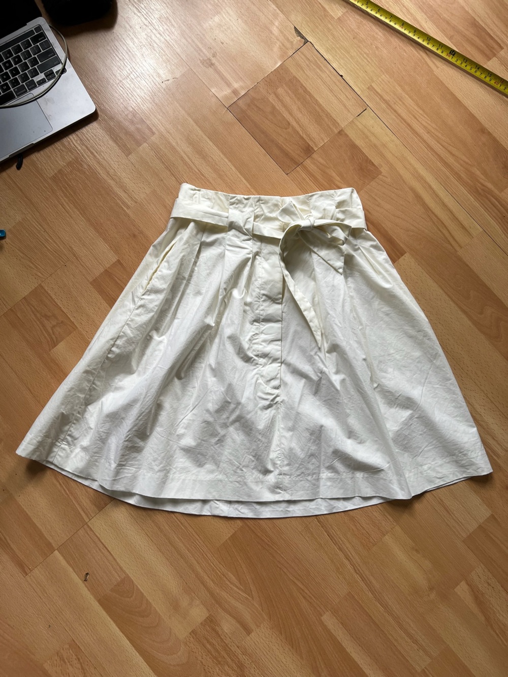 Beautiful Banana Republic Off-White cream Tie-Waist half Circle Skirt